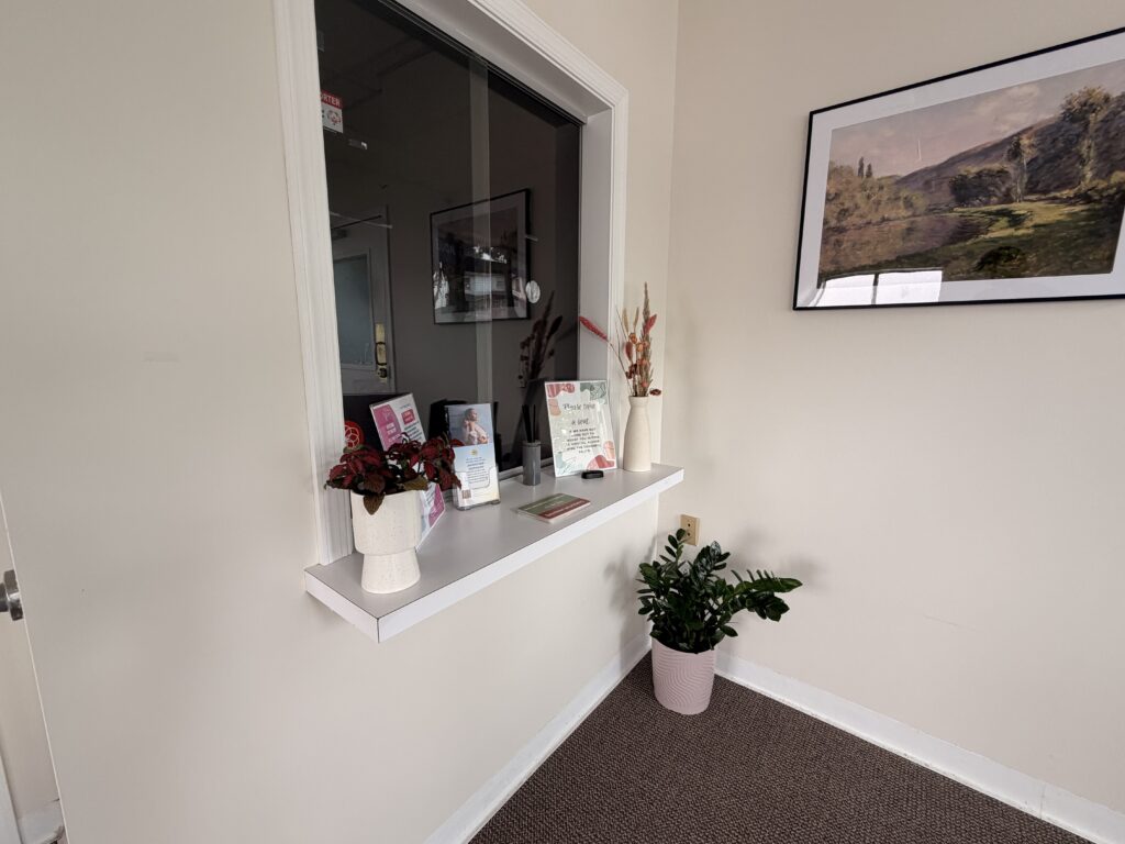 The front desk and secretary window inside Keystone Psychiatry